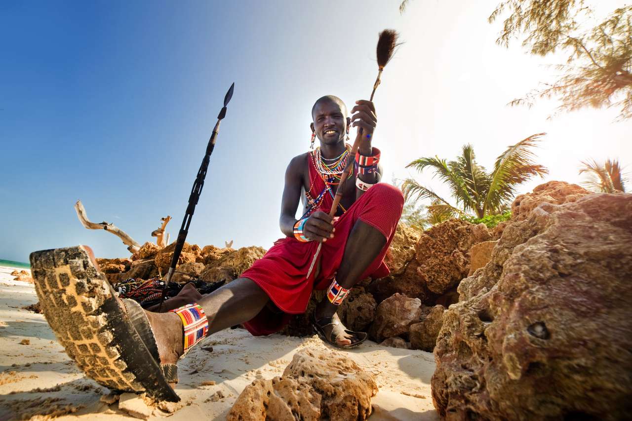 Maasai nad oceanem na plaży Kenii puzzle online