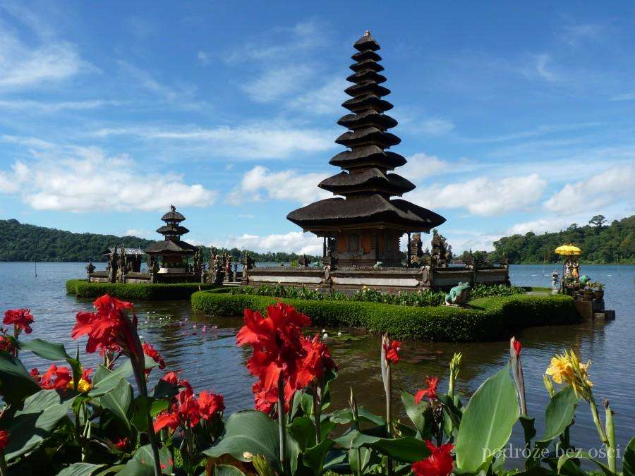 Świątynia na Bali- Pura Ulun Danu Bratan puzzle online