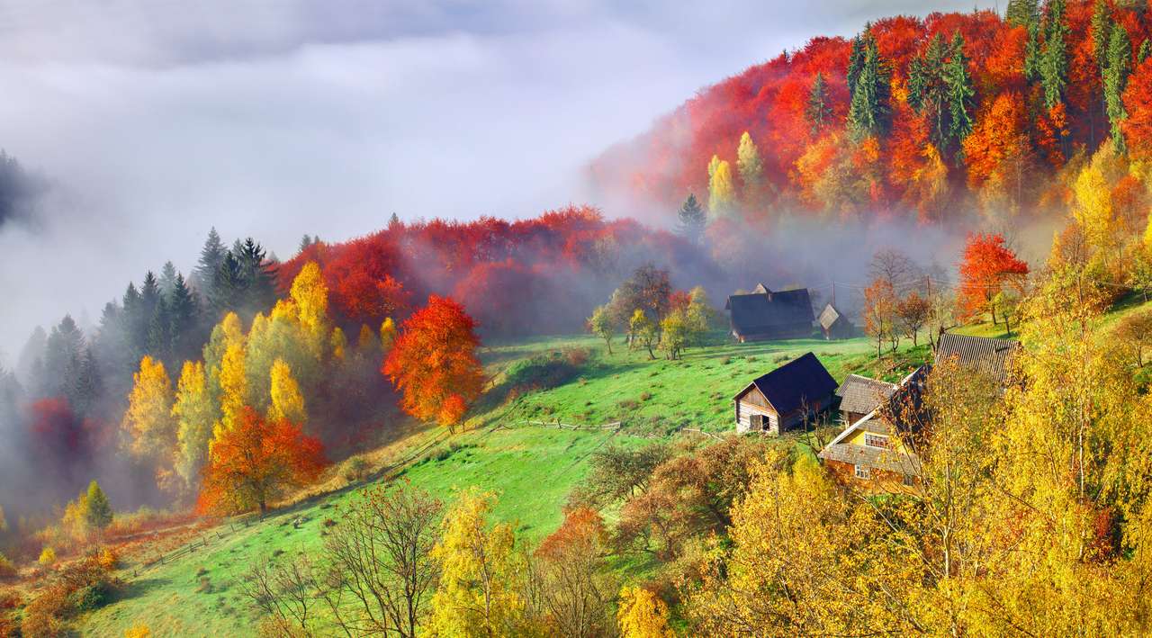 Kolorowy jesienny krajobraz w górskiej wiosce puzzle online