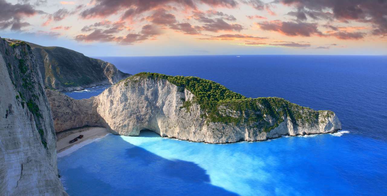 Plaża Navagio na wyspie Zakynthos, Grecja puzzle online