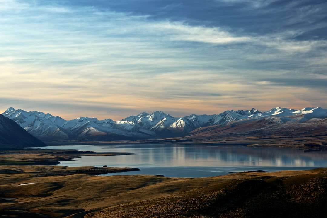 fotografia krajobrazowa jeziora i góry puzzle online