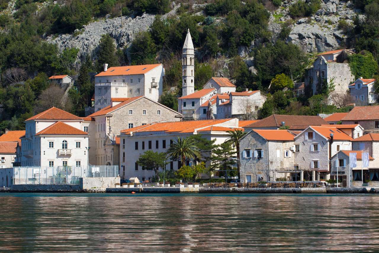Miasto Perast w Czarnogórze Zatoka Kotorska puzzle online
