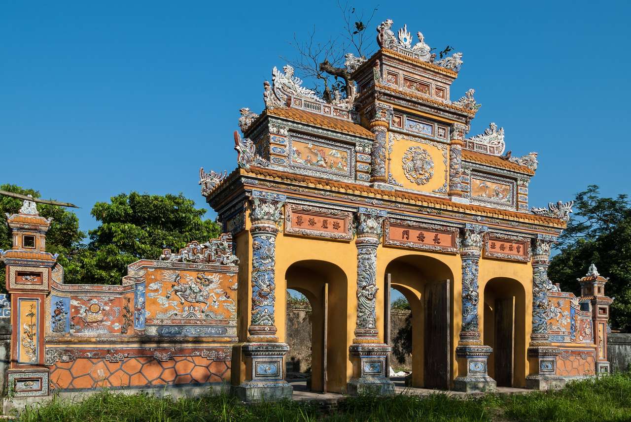 brama w mieście Hue, Wietnam puzzle online