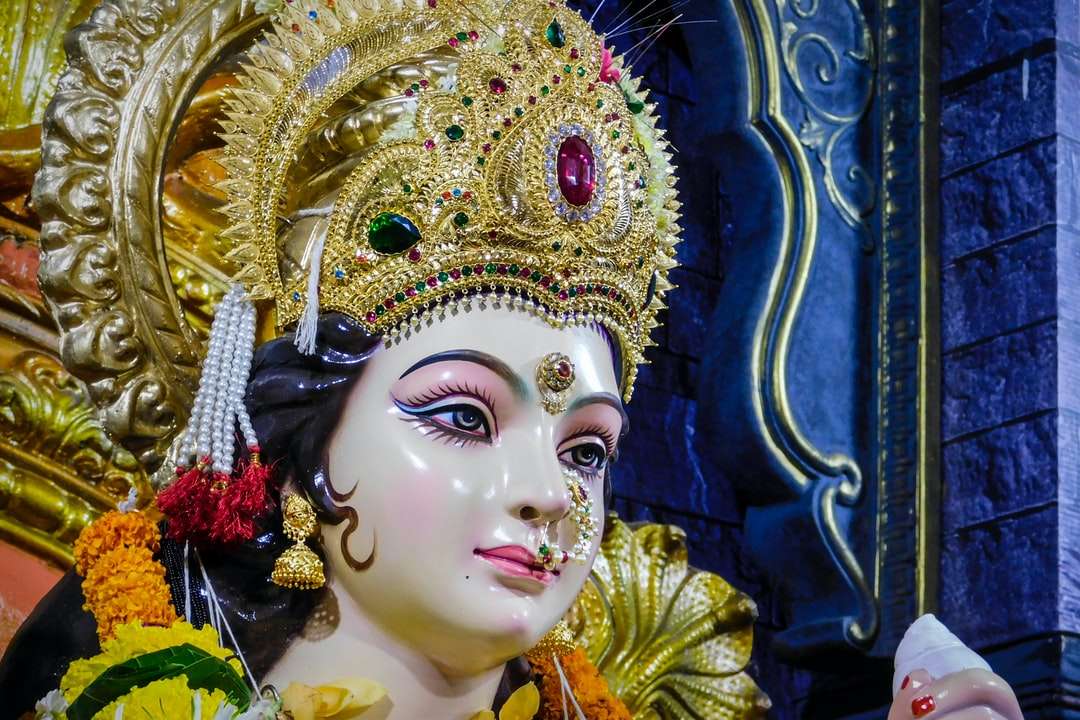 biało-złota figurka hinduskiego bóstwa! puzzle online