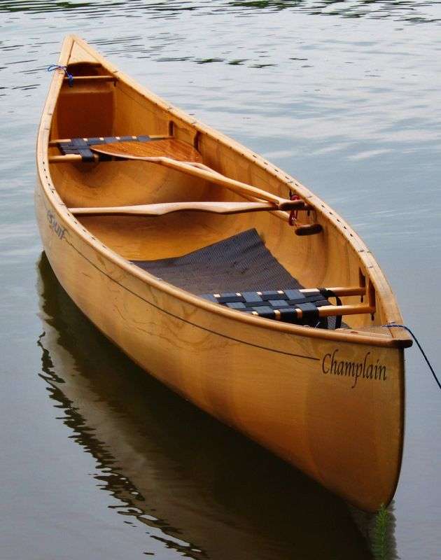 Łódka na wodzie puzzle online