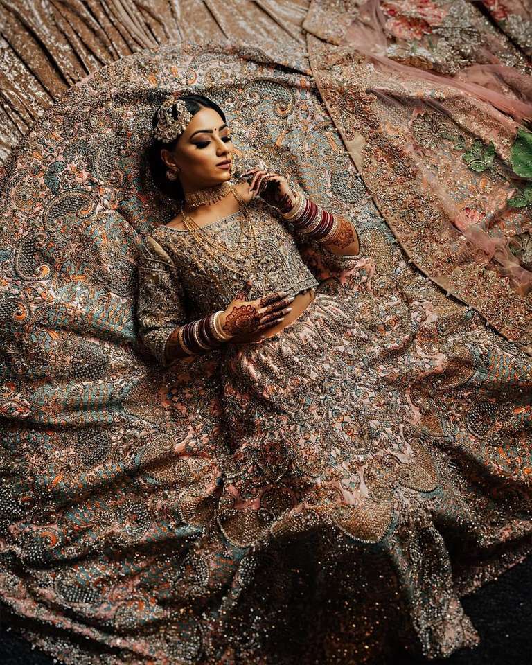 Indyjska sukienka puzzle online