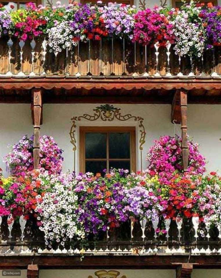 balkon z kwiatami puzzle online