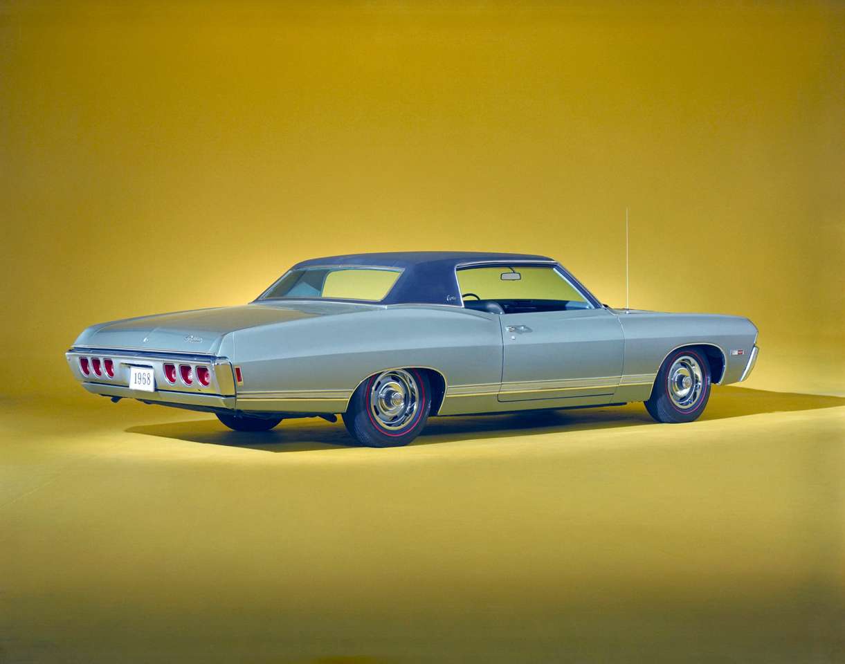 Chevrolet Caprice w wersji coupe z twardym dachem z 1968 r. puzzle online