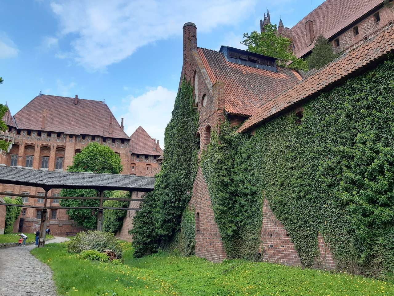 dziedziniec w zamku Malbork puzzle online
