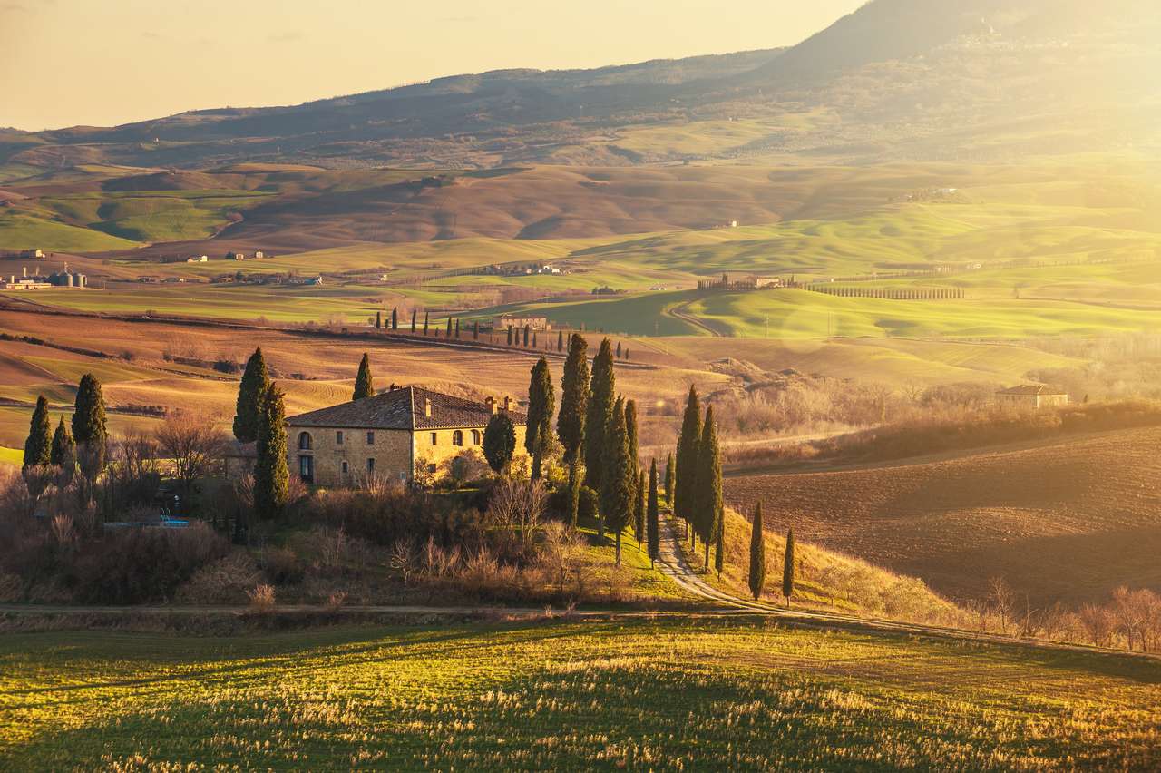 Piękne pola i krajobraz Toskanii puzzle online