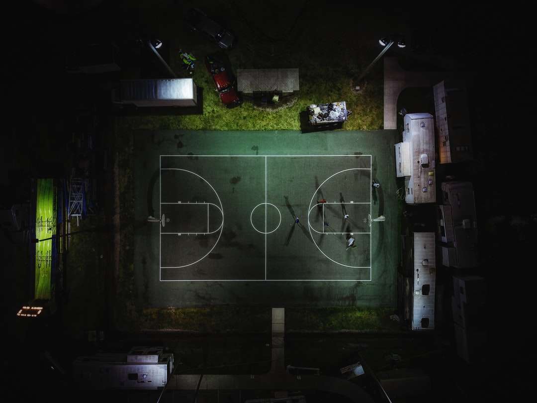 fotografia lotnicza zielonego boiska do koszykówki puzzle online