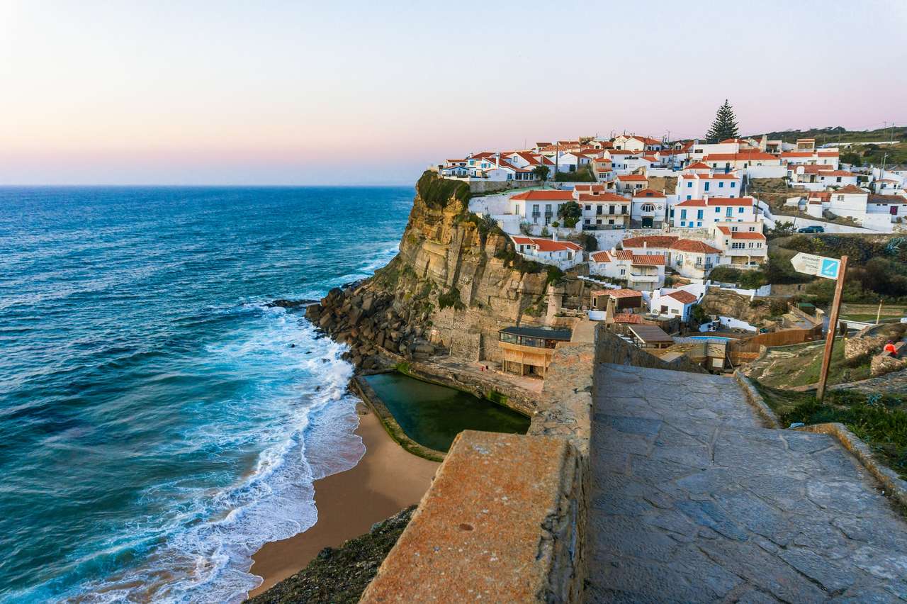 Wioska Azenhas do Mar, Portugalia puzzle online