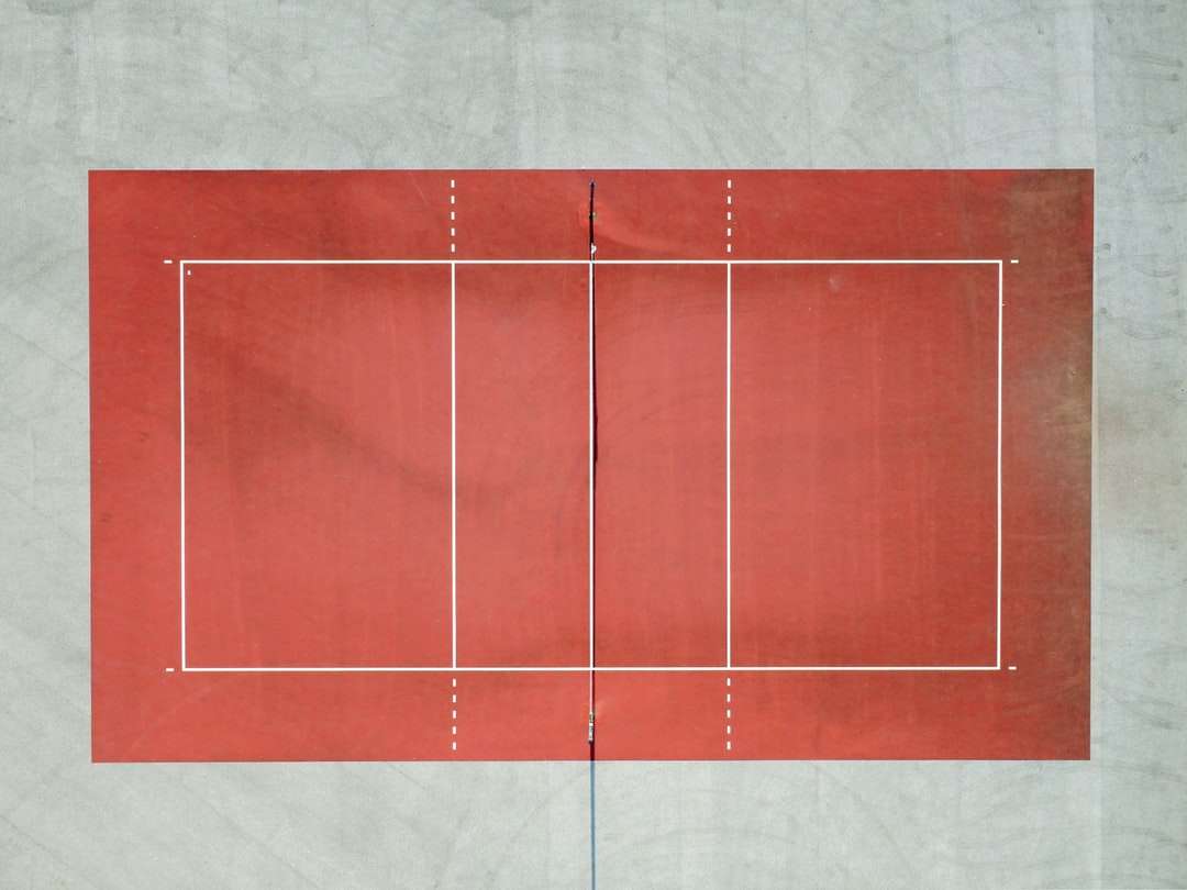 zdjęcie lotnicze biało-czerwone boisko do siatkówki puzzle online
