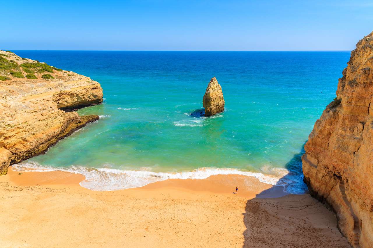 Piękna plaża Praia do Carvalho, Portugalia puzzle online