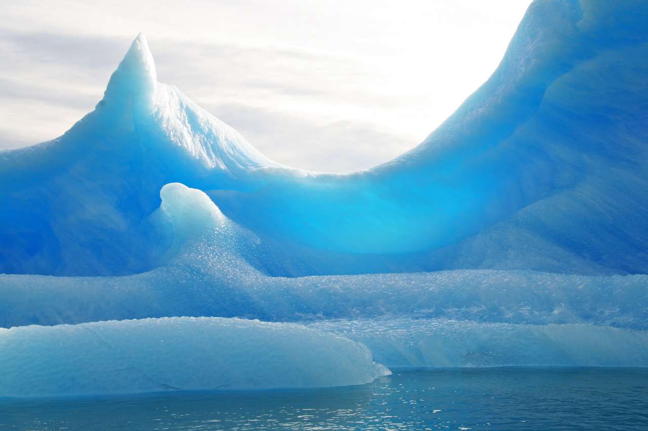 Majestatyczna góra lodowa unosząca się na wodzie, Islandia puzzle online