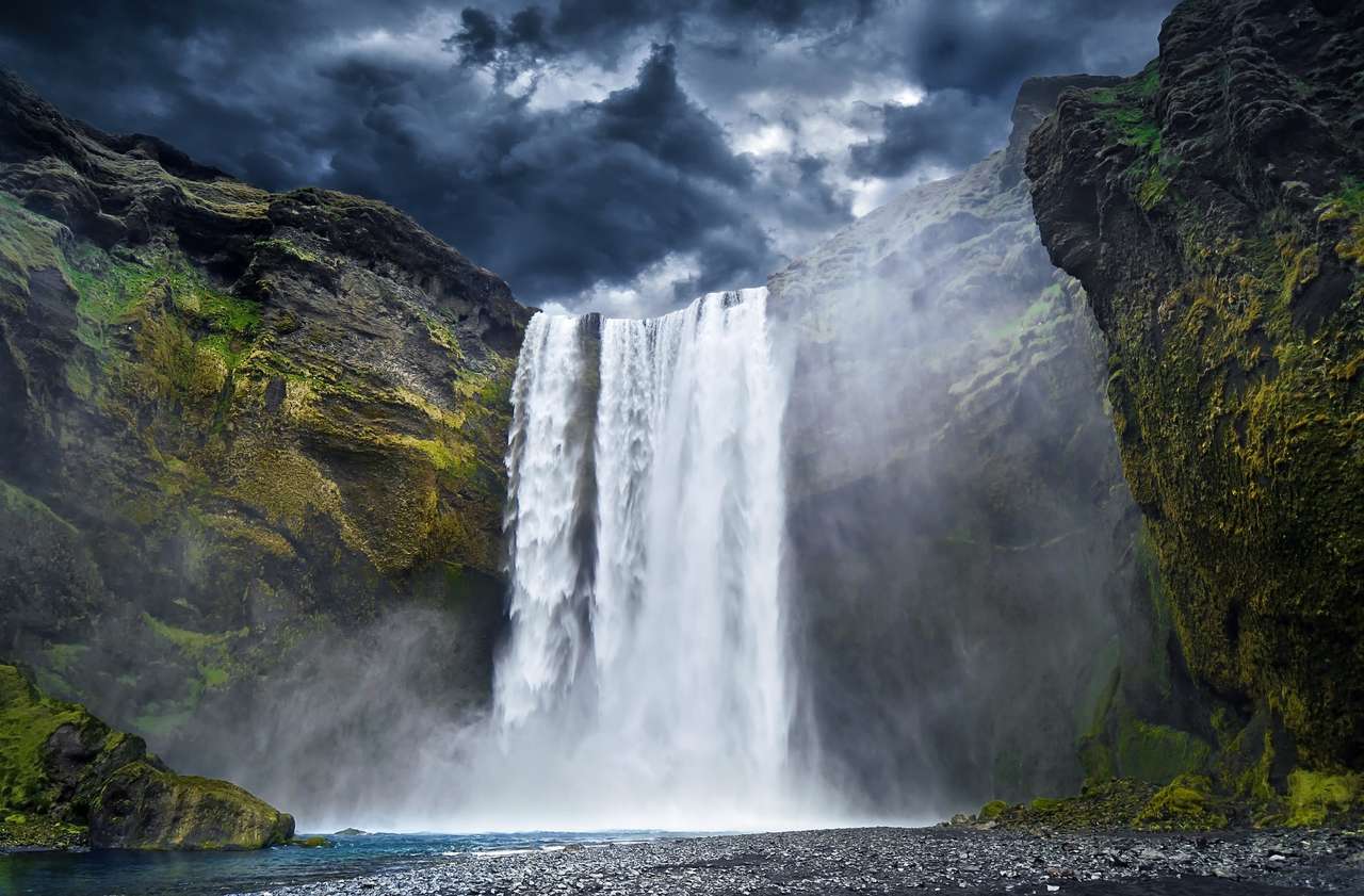Zapierający dech w piersiach wodospad na Islandii puzzle online