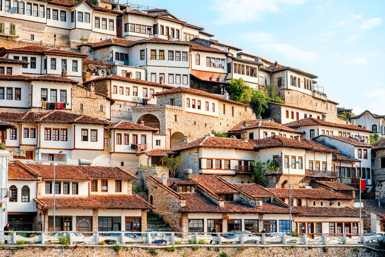 Historyczne miasto Berat w Albanii puzzle online