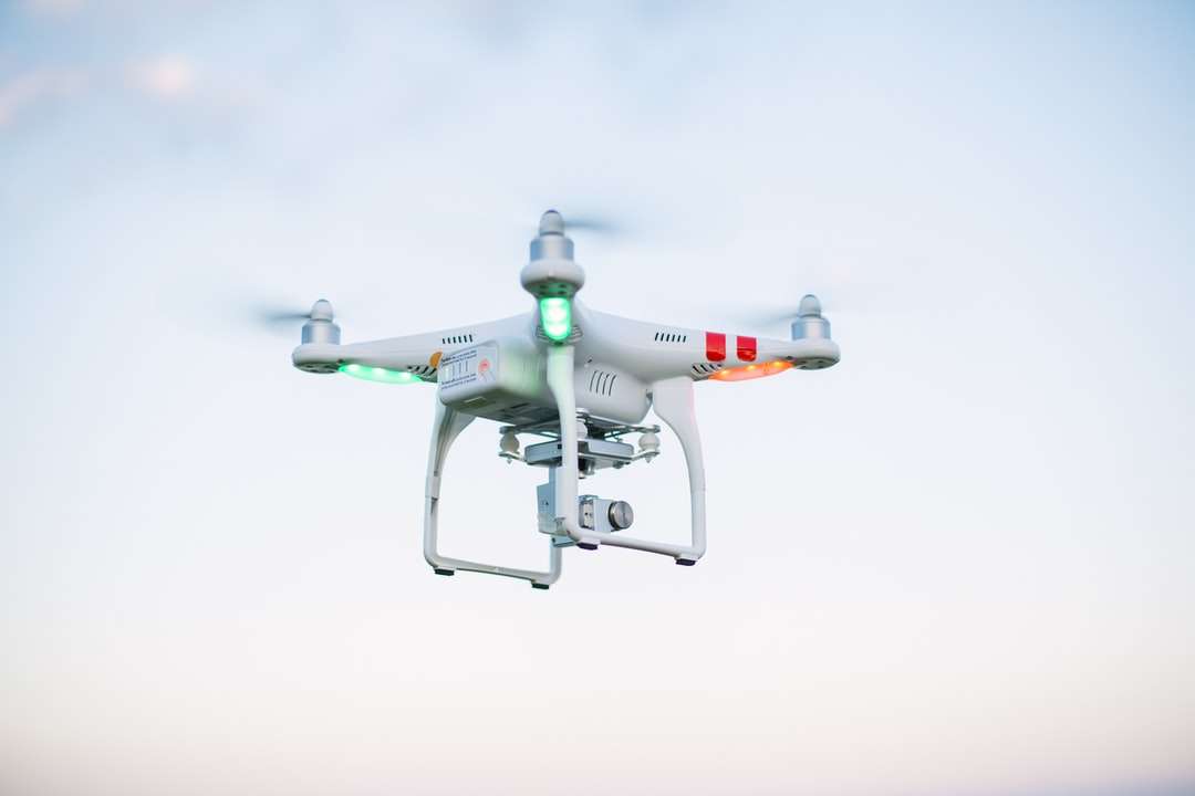 latający dron DJI Phantom Standard puzzle online