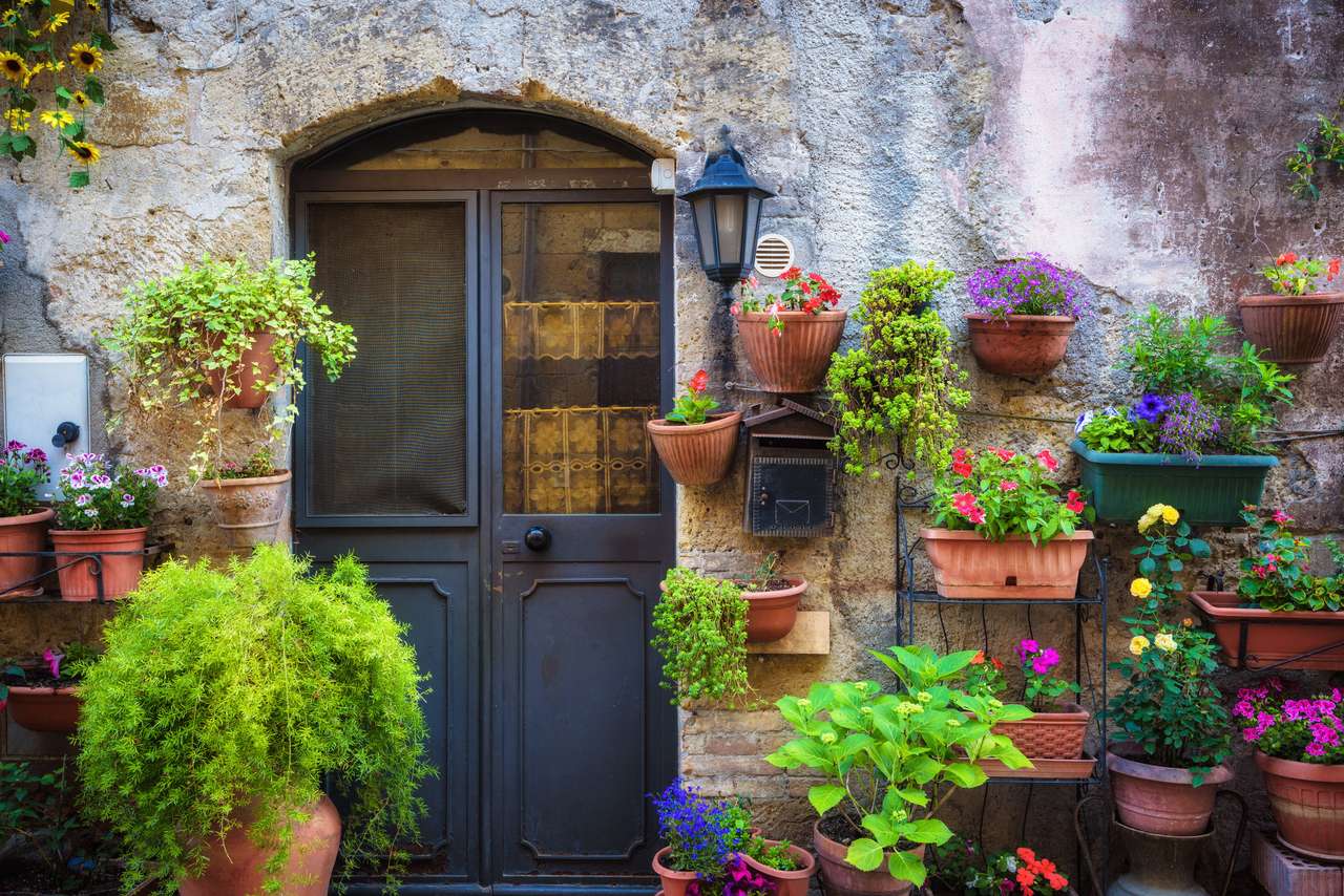 Wiosenne uliczki starego toskańskiego miasta puzzle online