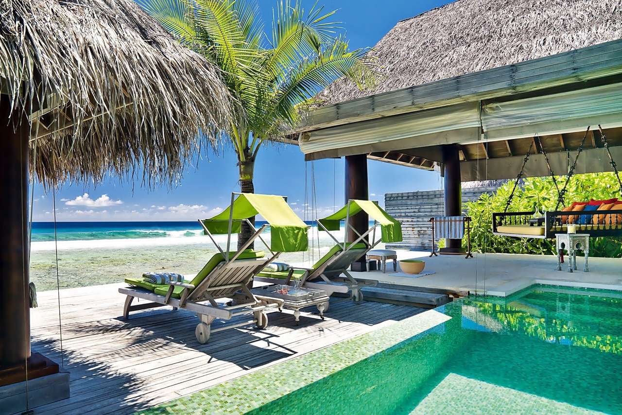 Hotel z plażą w Tropikach puzzle online