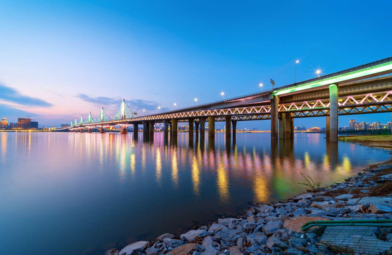 Wgląd nocy nowoczesny most, Chiny Nanchang puzzle online