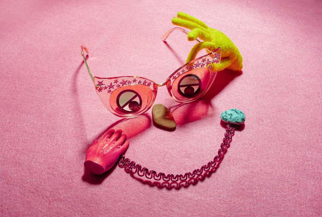 żółtozielone i różowe okulary przeciwsłoneczne w kształcie serca puzzle online