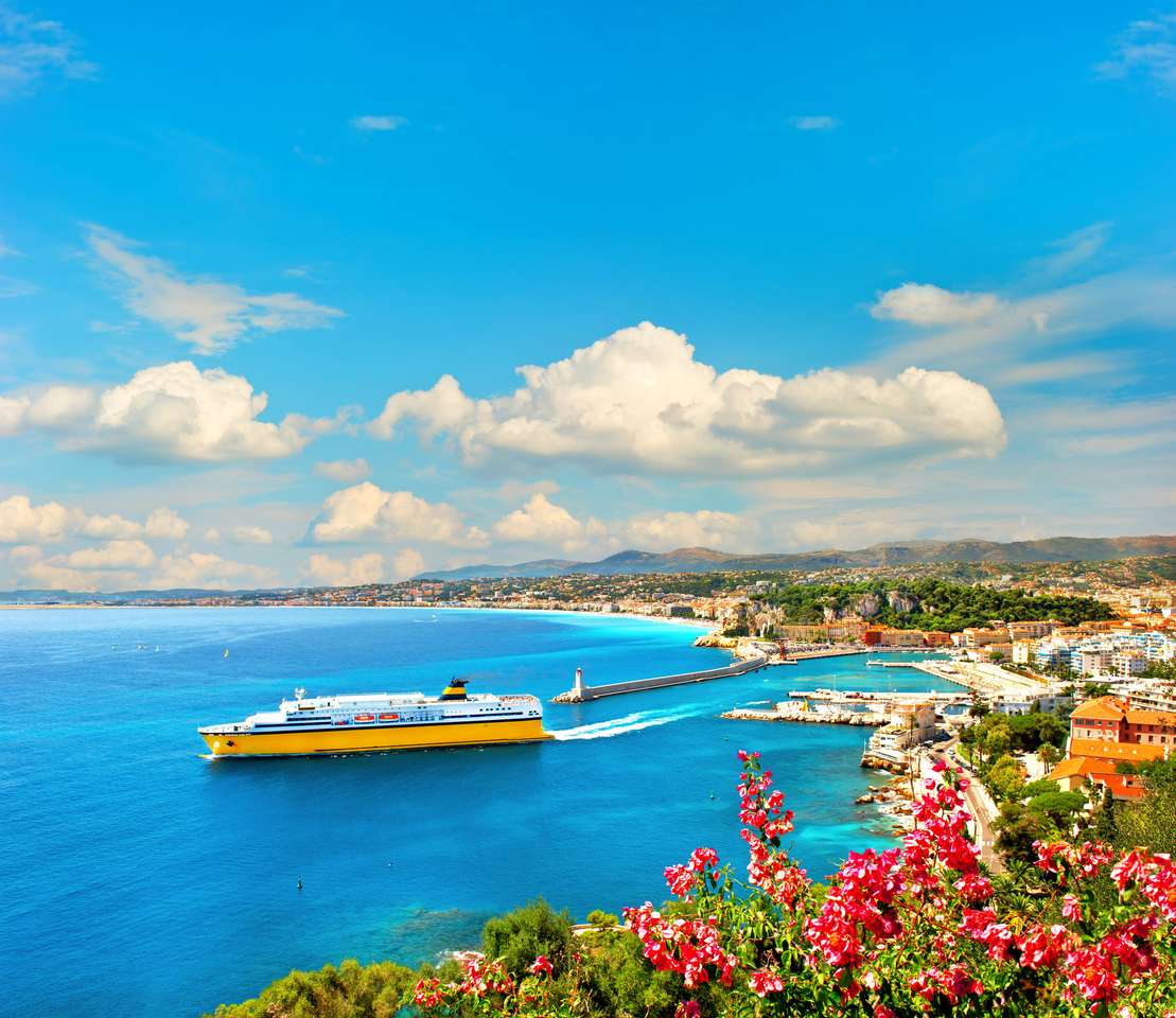 Widok na śródziemnomorski kurort, Nicea? puzzle online