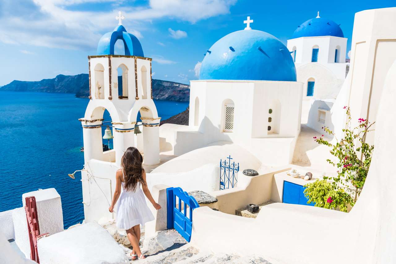 Santorini - morze śródziemne i błękitne kopuły puzzle online