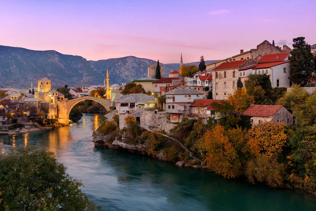Skyline Mostaru z Mostar Bridge puzzle online