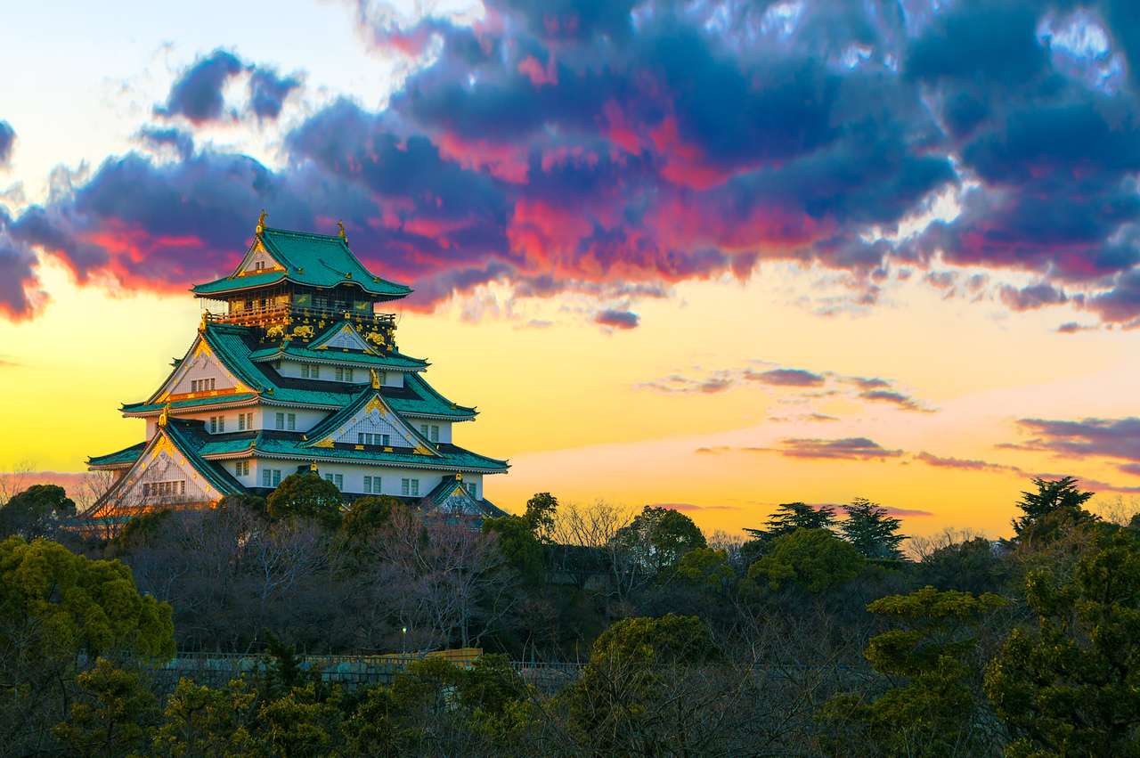 Piękny zachód słońca obraz zamku Osaka w Osace, Japonia puzzle online