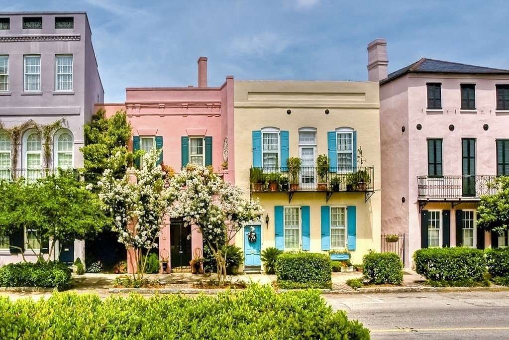 Kolorowe domy przy ulicy puzzle online