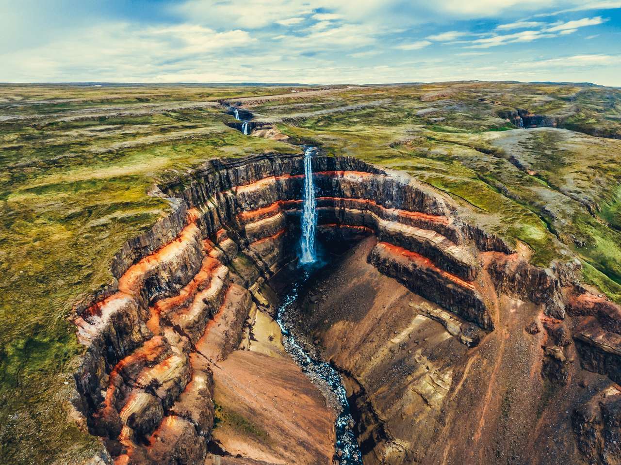 Wodospad Aldeyjarfoss na północy Islandii puzzle online