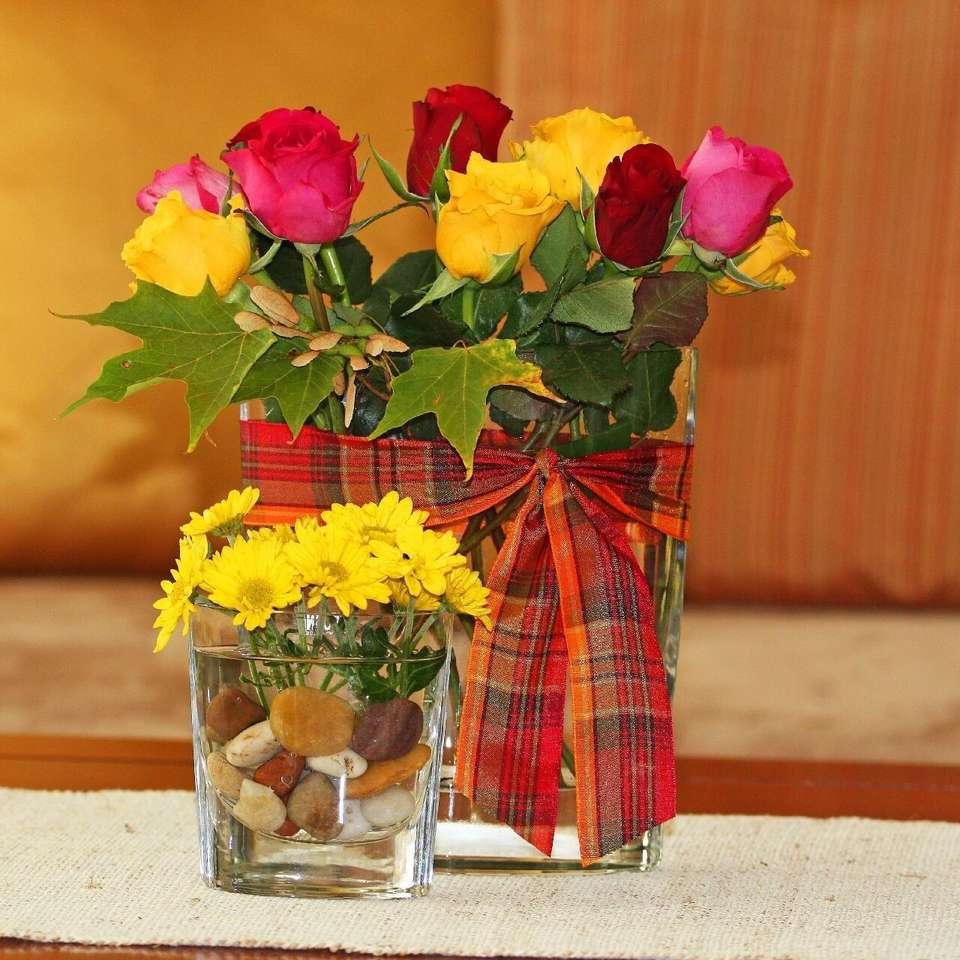 Színes virágok vázákban kirakós játék
