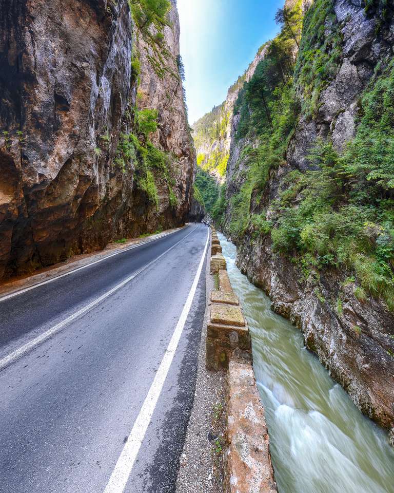 Niesamowity widok na kanion Bicaz/Cheile Bicazului puzzle online