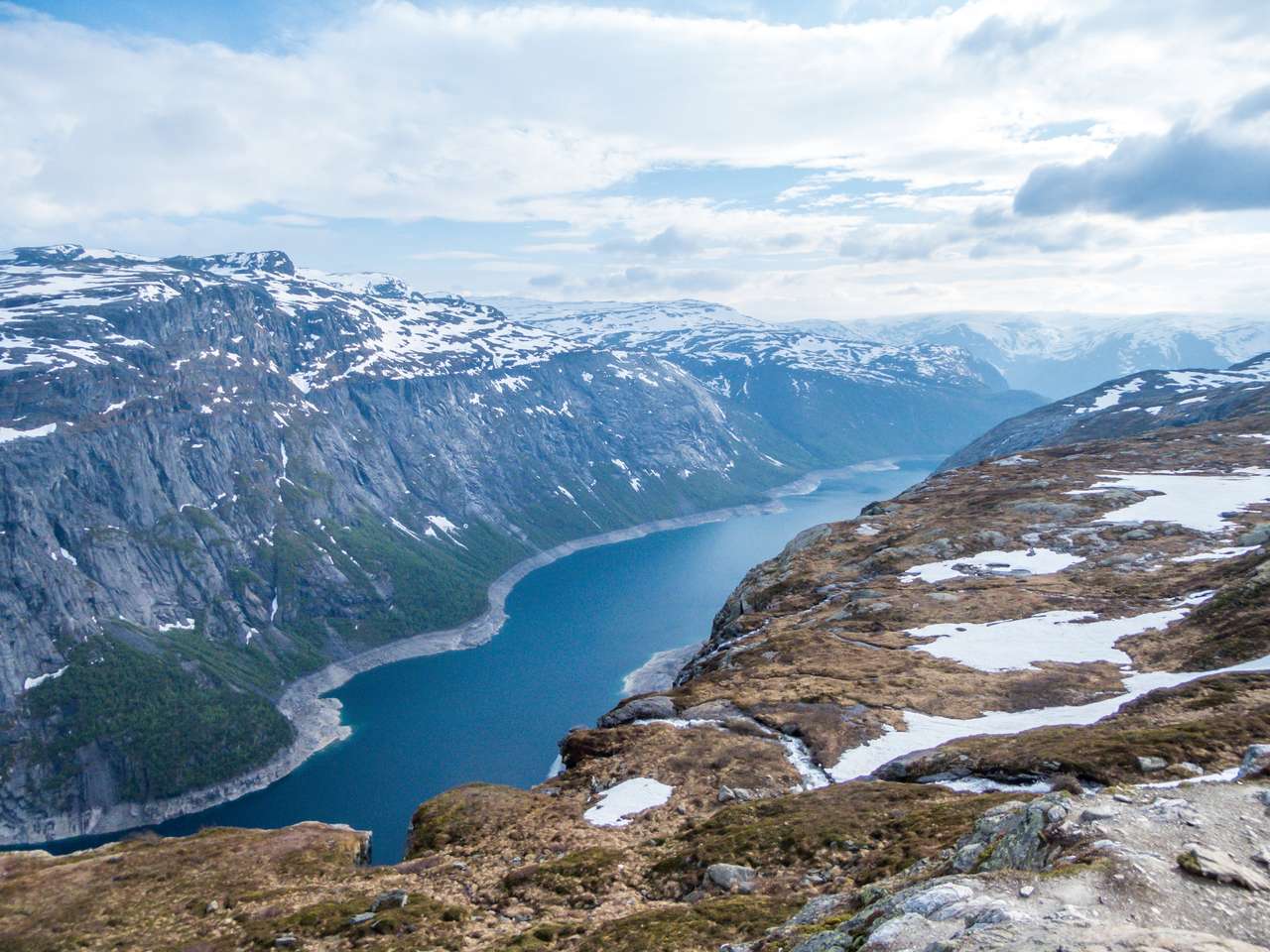 Widok z góry na jezioro Ringedalsvatnet, Norwegia puzzle online