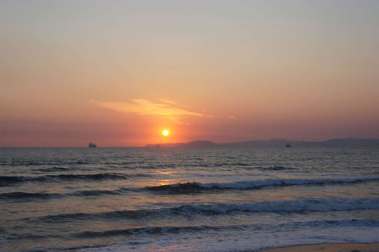 Pejzaż morski z widokiem na zachód słońca puzzle online