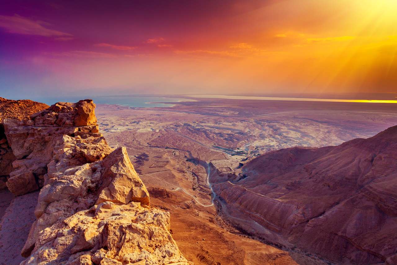 Piękny wschód słońca nad fortecą Masada puzzle online