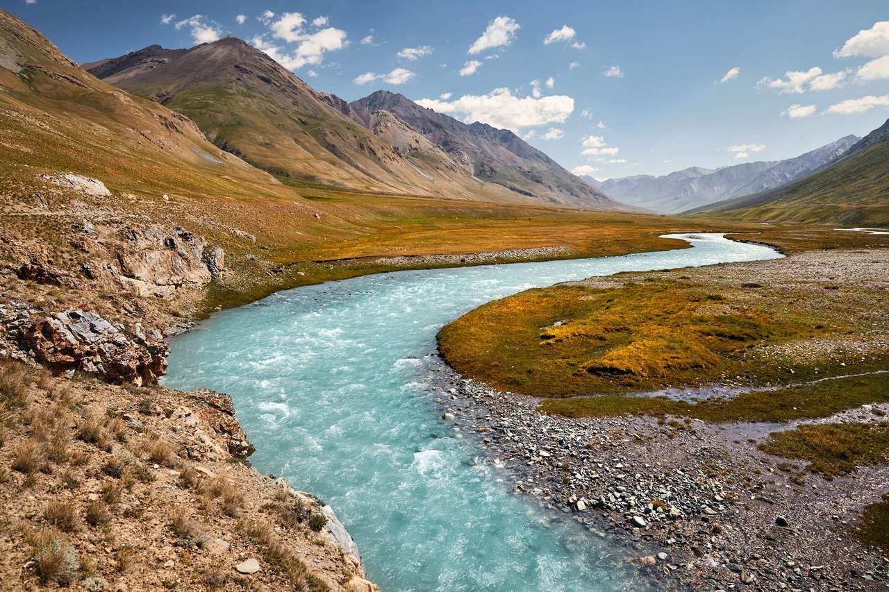 Piękna rzeka w górskiej dolinie puzzle online