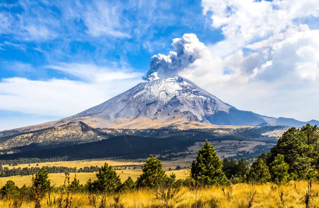 Aktywny wulkan Popocatepetl w Meksyku puzzle online