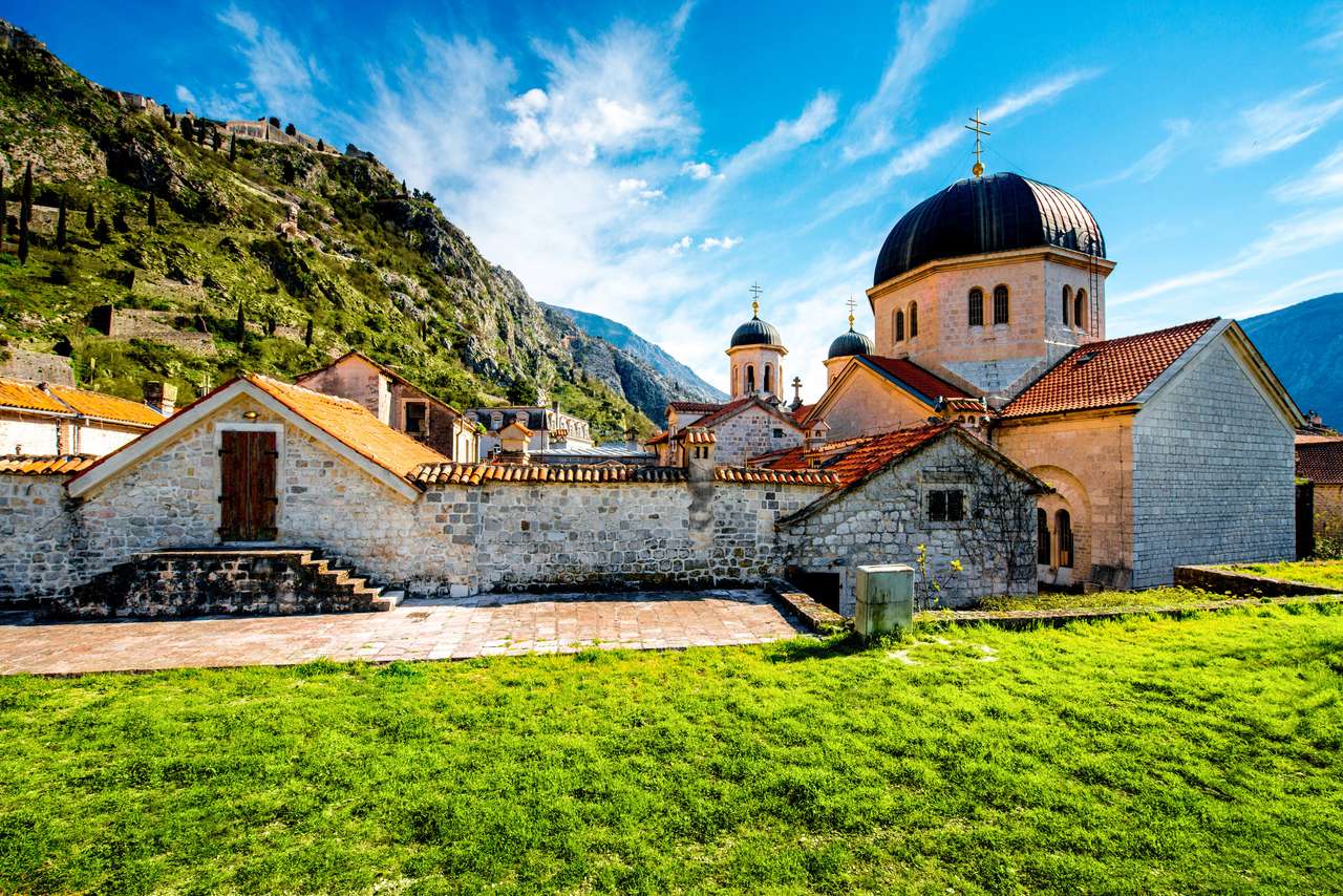 Kościół św Mikołaja na starym mieście w Kotorze, Czarnogóra puzzle online