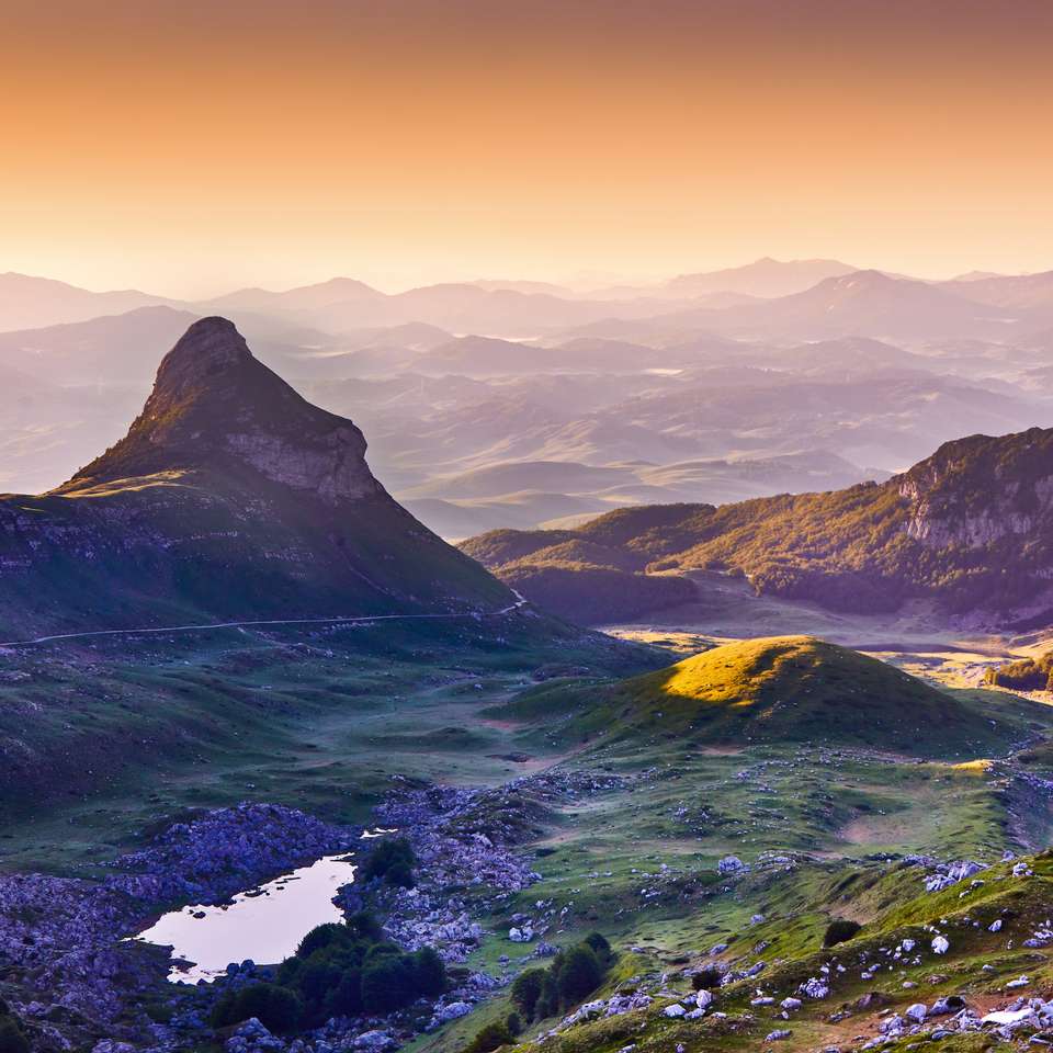 Niesamowity widok na zachód słońca w górach Durmitor puzzle online