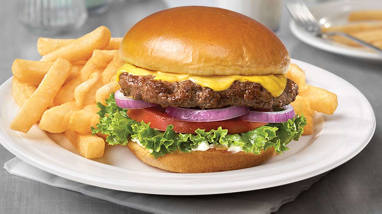 Amerykański Cheeseburger z frytkami puzzle online