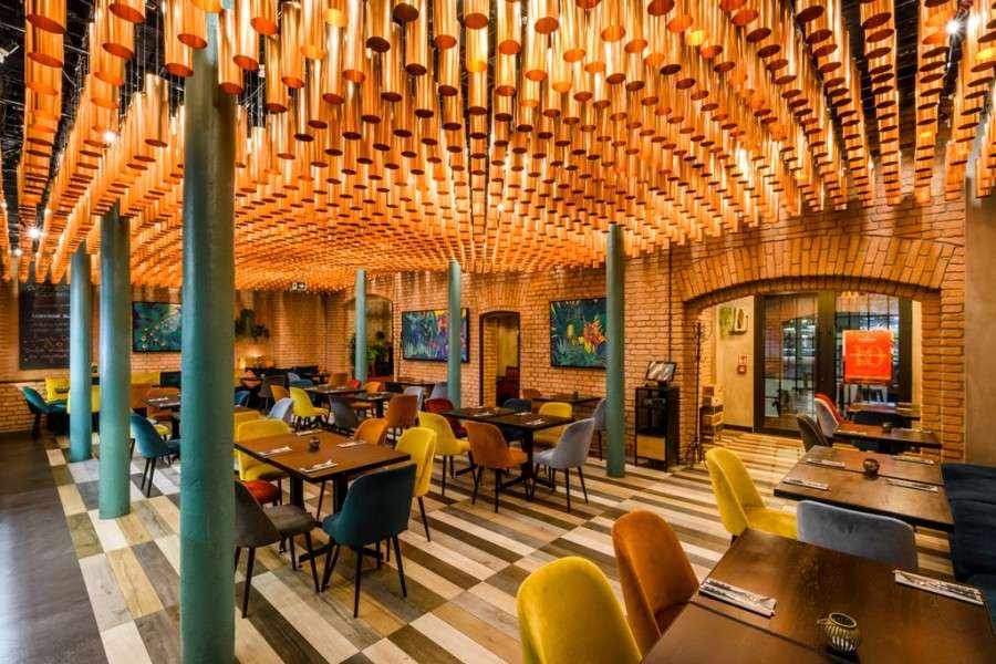 Wnętrze restauracji Bombaj Masala w Indii puzzle online