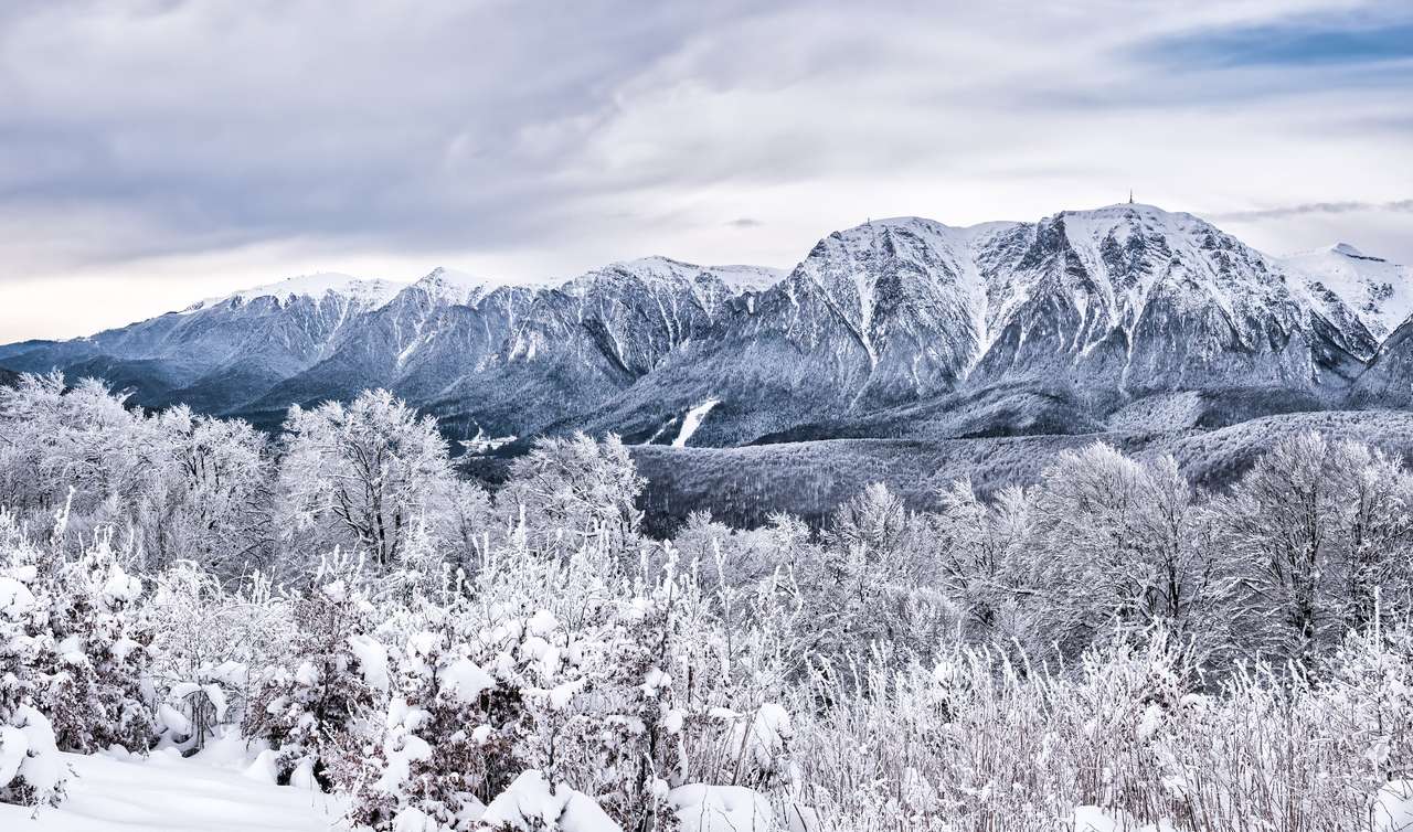górskie szczyty pokryte śniegiem puzzle online