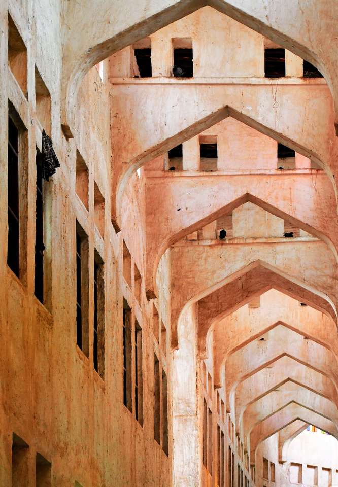Dach i labirynt alejek w Souq Waqif, Doha, Katar puzzle online