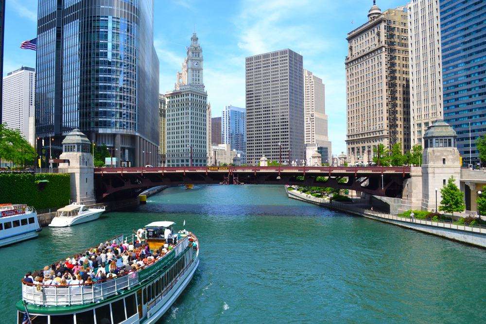 Miasto Chicago i rzeka Chicago z mostem puzzle online