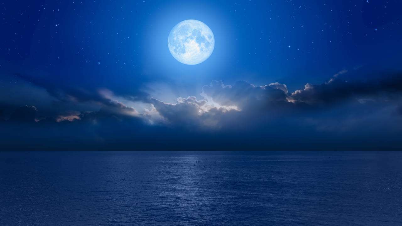 Księżyc jest piękny, a światło słabsze. puzzle online