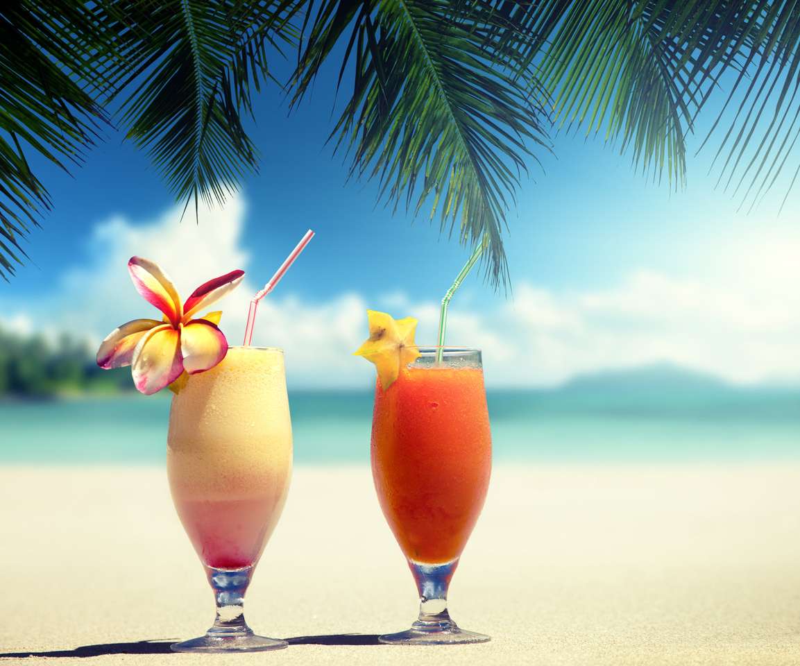 świeże soki owocowe na tropikalnej plaży puzzle online