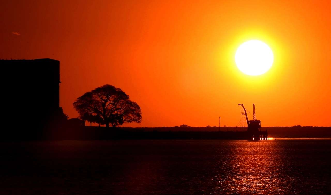 Zachód słońca w Fray Bentos, Urugwaj. puzzle online