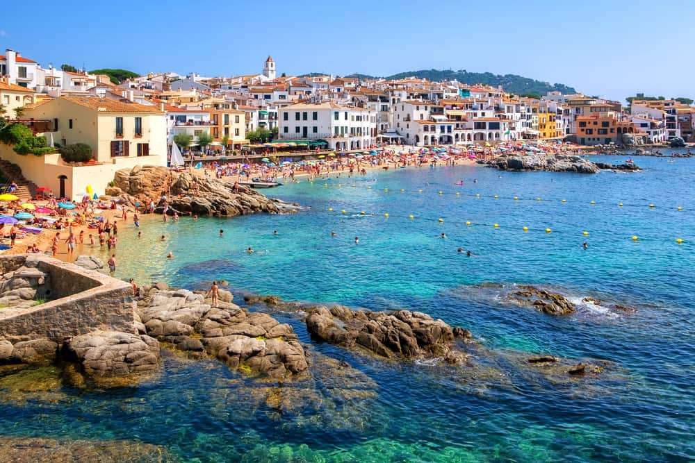 Wybrzeże z plażą Costa Brava-w Hiszpanii puzzle online